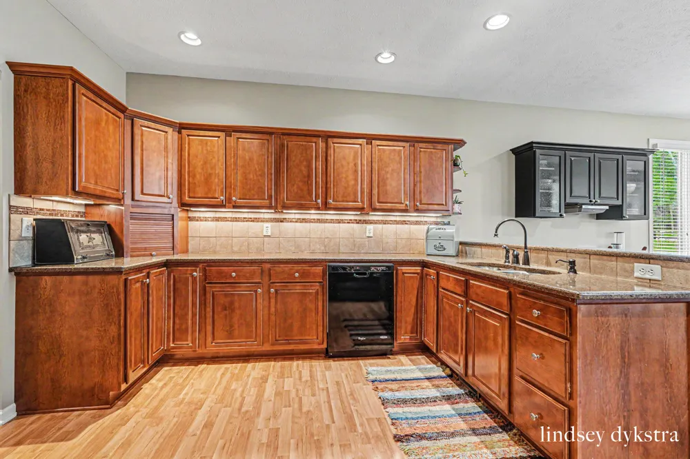 2320 Red Oak Court NW Grand Rapids, MI 49504
