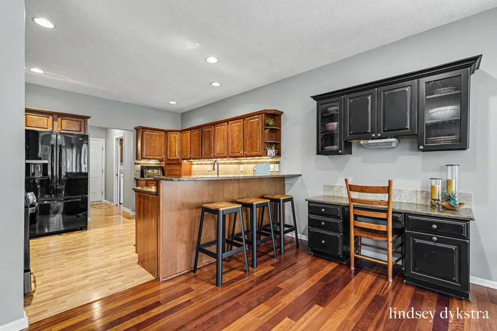 2320 Red Oak Court NW Grand Rapids, MI 49504