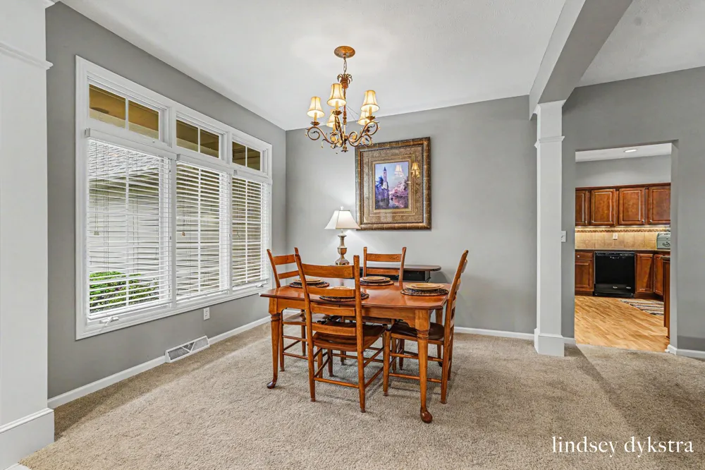 2320 Red Oak Court NW Grand Rapids, MI 49504