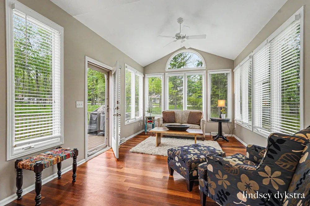 2320 Red Oak Court NW Grand Rapids, MI 49504