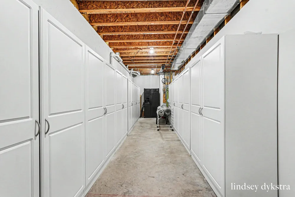 2320 Red Oak Court NW Grand Rapids, MI 49504