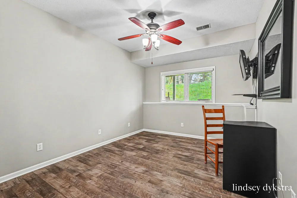 2320 Red Oak Court NW Grand Rapids, MI 49504