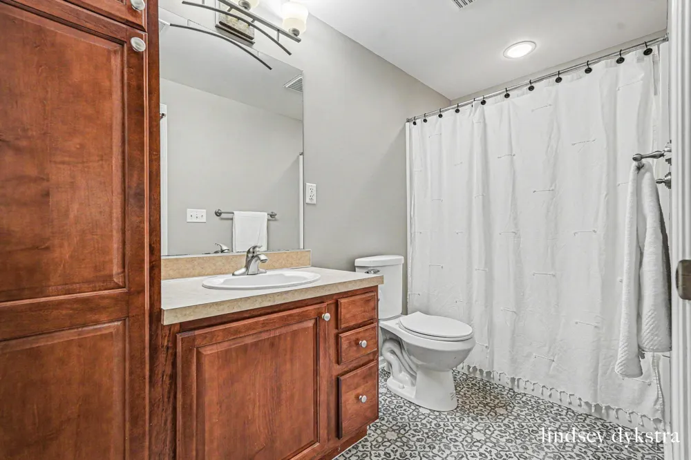 2320 Red Oak Court NW Grand Rapids, MI 49504