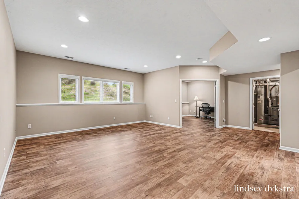 2320 Red Oak Court NW Grand Rapids, MI 49504