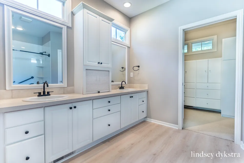 2320 Red Oak Court NW Grand Rapids, MI 49504