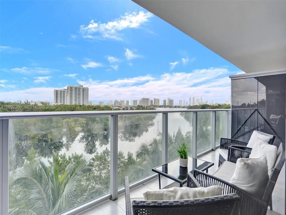 16385 Biscayne Blvd #403 North Miami Beach, FL 33160