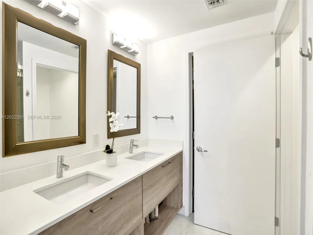 16385 Biscayne Blvd #403 North Miami Beach, FL 33160