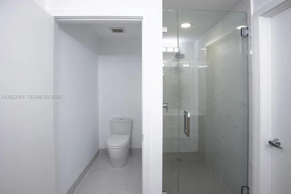 16385 Biscayne Blvd #403 North Miami Beach, FL 33160