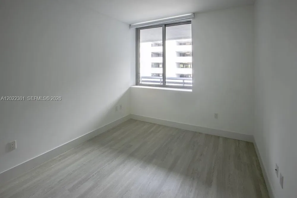 16385 Biscayne Blvd #403 North Miami Beach, FL 33160