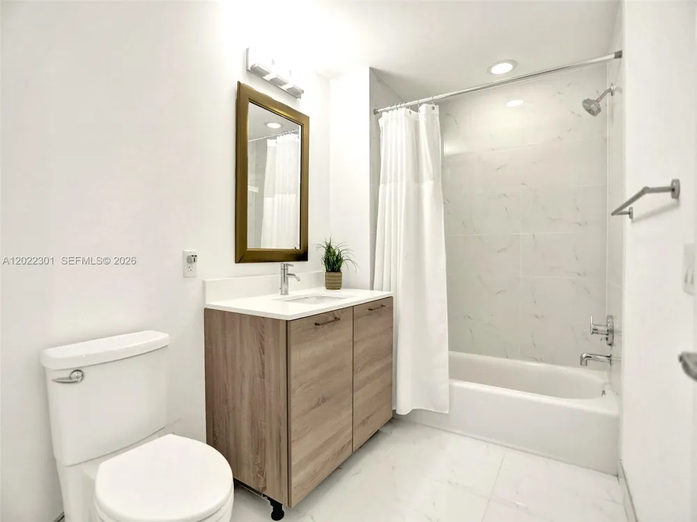 16385 Biscayne Blvd #403 North Miami Beach, FL 33160