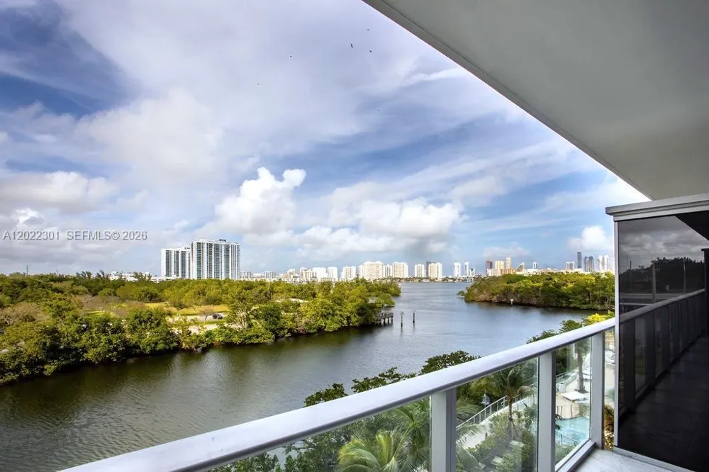 16385 Biscayne Blvd #403 North Miami Beach, FL 33160