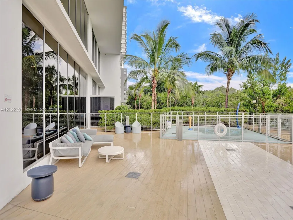 16385 Biscayne Blvd #403 North Miami Beach, FL 33160