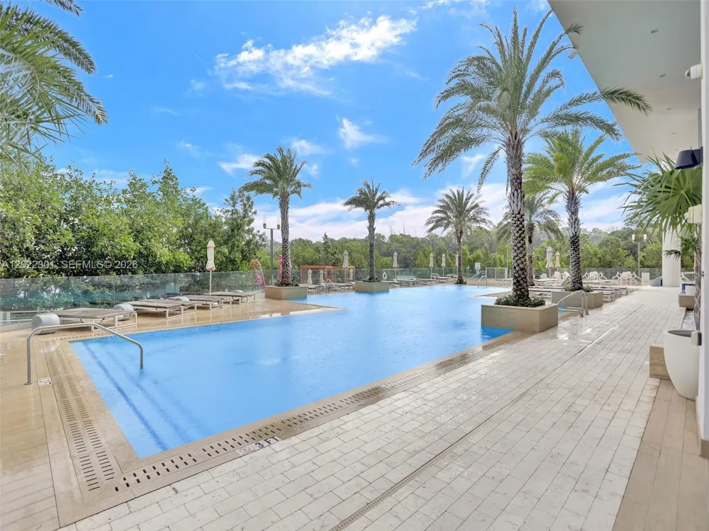 16385 Biscayne Blvd #403 North Miami Beach, FL 33160