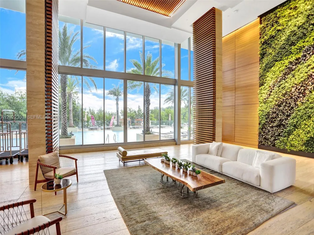 16385 Biscayne Blvd #403 North Miami Beach, FL 33160