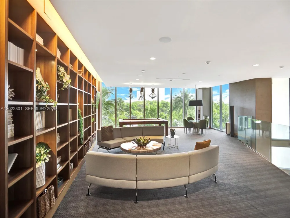 16385 Biscayne Blvd #403 North Miami Beach, FL 33160