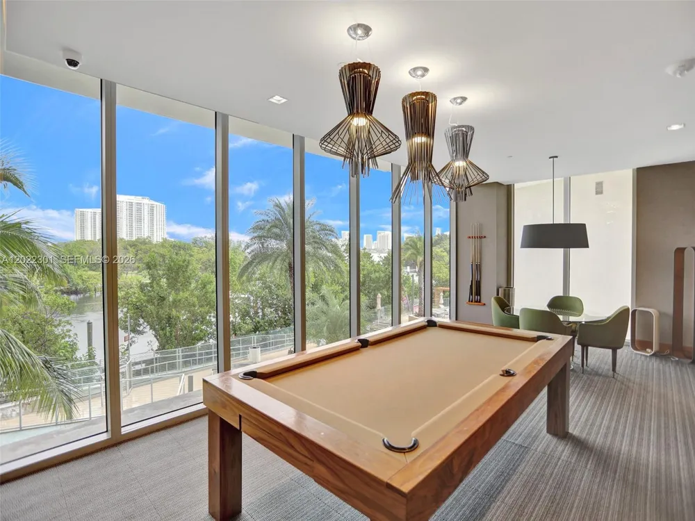 16385 Biscayne Blvd #403 North Miami Beach, FL 33160