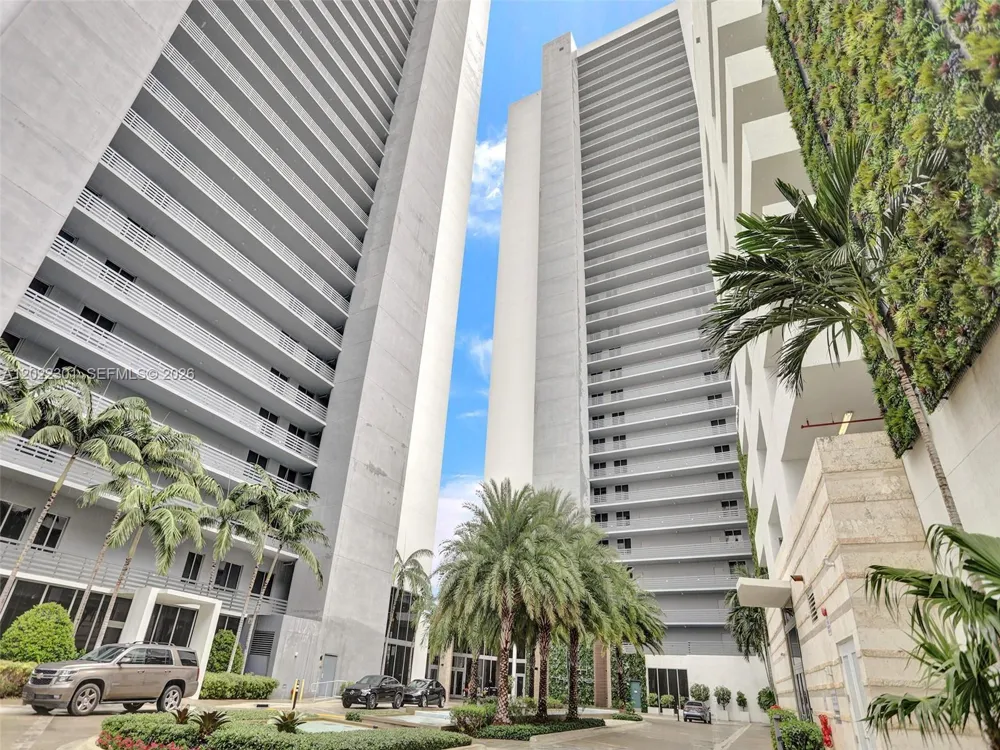 16385 Biscayne Blvd #403 North Miami Beach, FL 33160