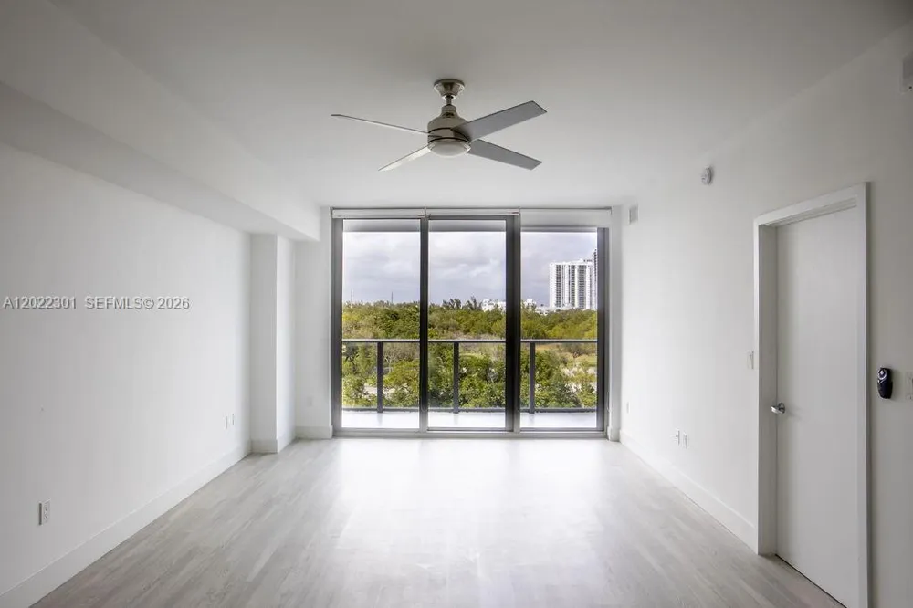 16385 Biscayne Blvd #403 North Miami Beach, FL 33160