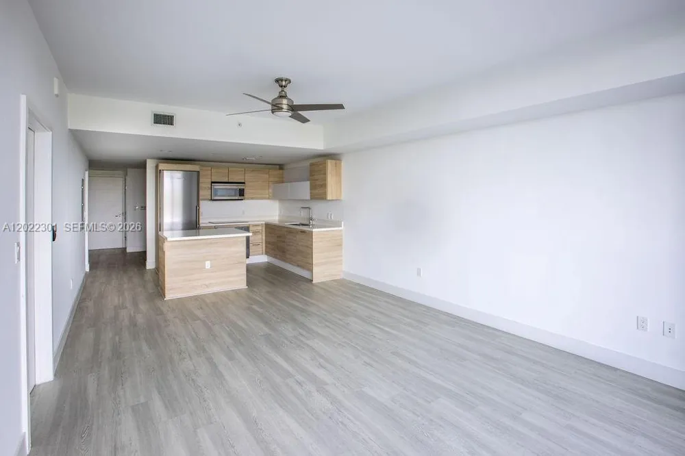 16385 Biscayne Blvd #403 North Miami Beach, FL 33160