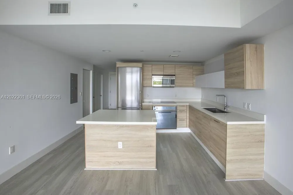 16385 Biscayne Blvd #403 North Miami Beach, FL 33160