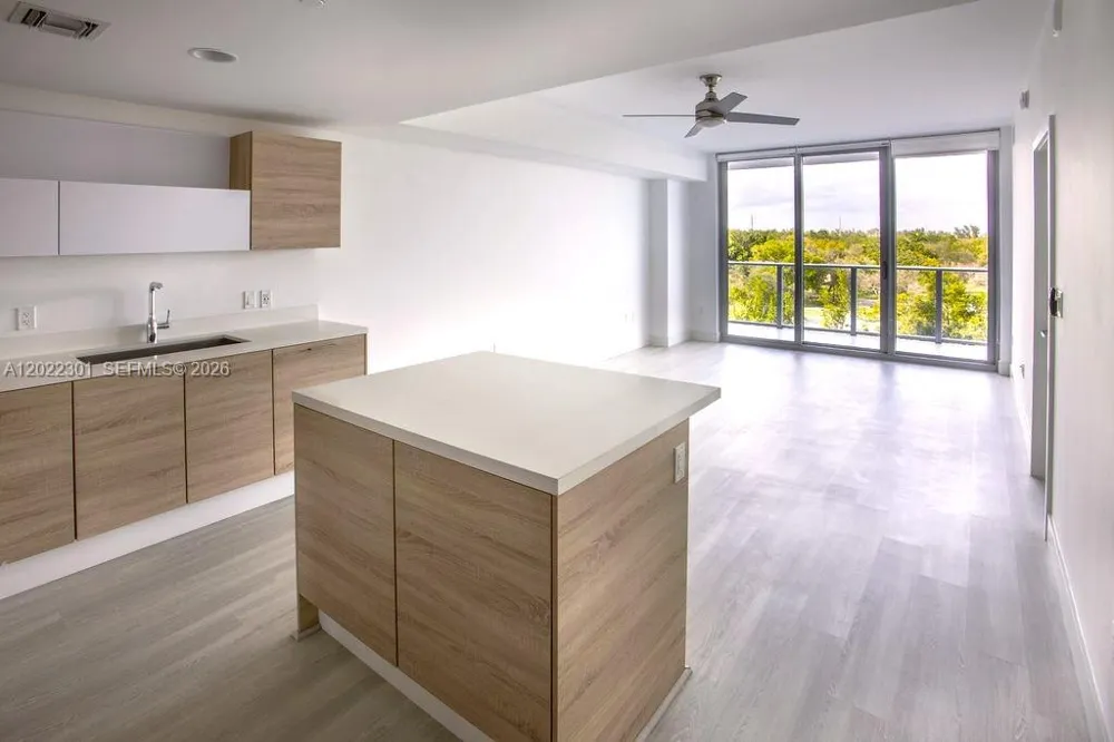 16385 Biscayne Blvd #403 North Miami Beach, FL 33160