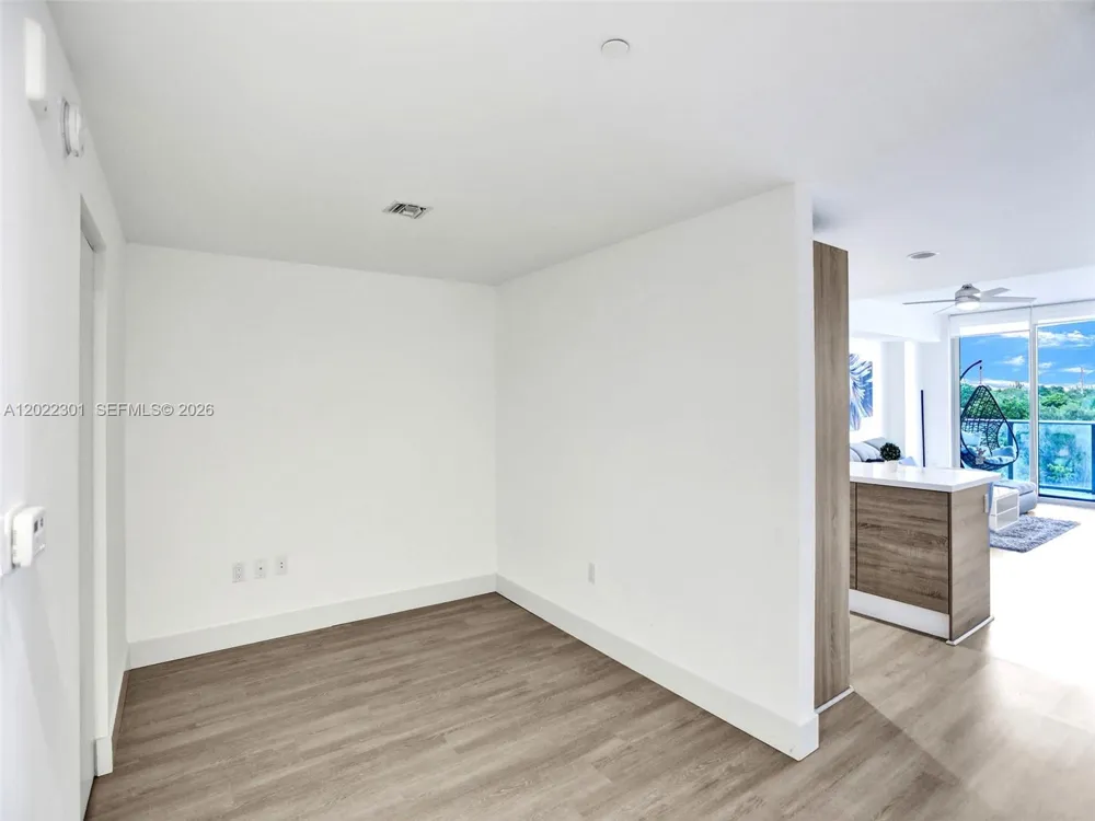16385 Biscayne Blvd #403 North Miami Beach, FL 33160