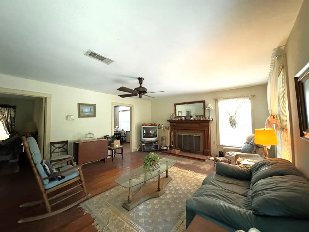 704 E Elder Street Colmesneil, TX 75938