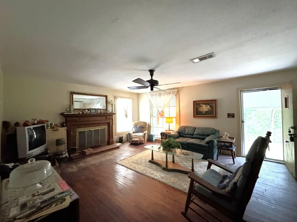 704 E Elder Street Colmesneil, TX 75938