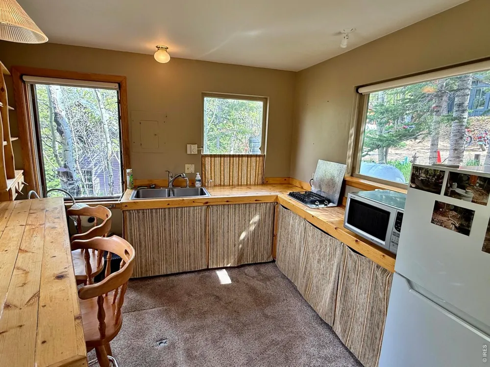 38 B and M Street Ward, CO 80481