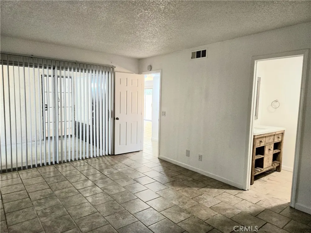 853 Douglas Court Hemet, CA 92543