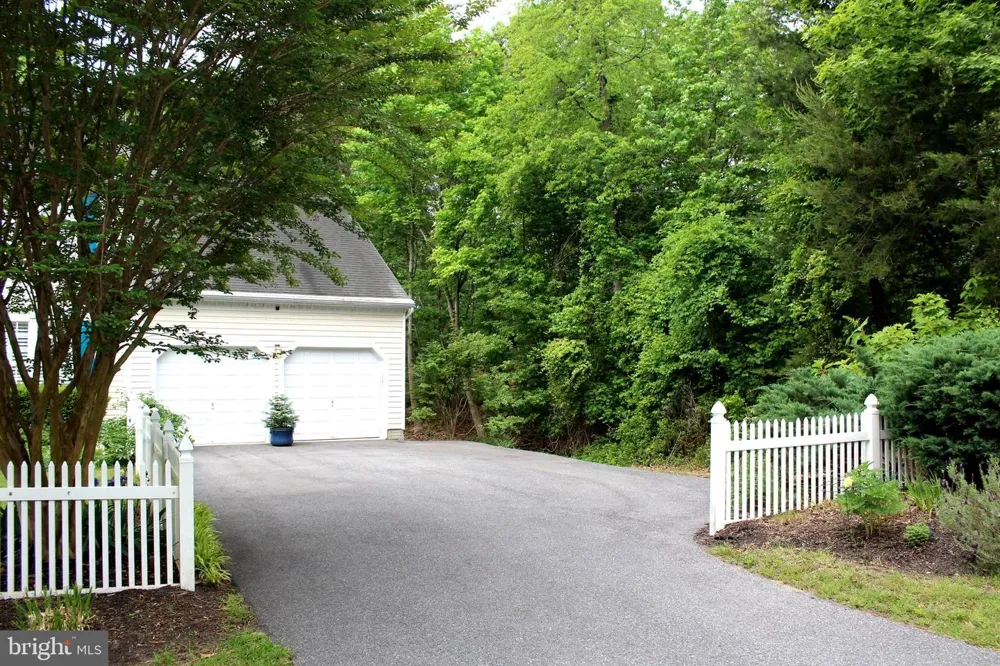 184 HICKORY POINT ROAD Pasadena, MD 21122