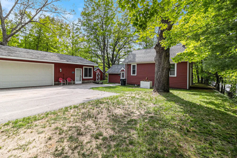 7777 E Washington Road Branch, MI 49402