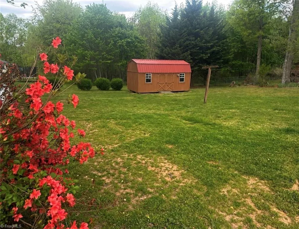 184 Shamrock Avenue Mount Airy, NC 27030