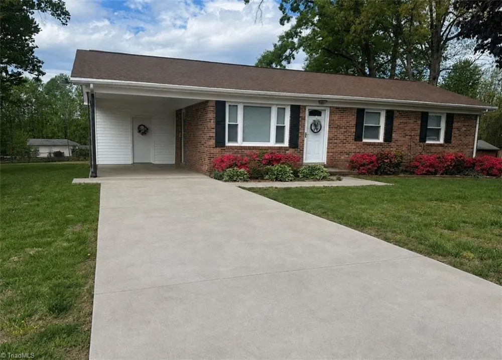 184 Shamrock Avenue Mount Airy, NC 27030