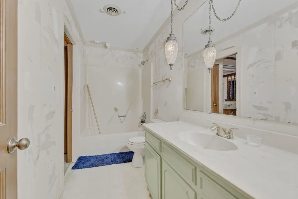 31 Colonial Cv Jackson, TN 38305
