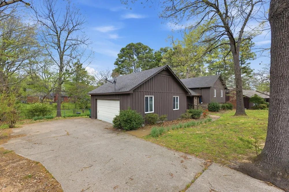 31 Colonial Cv Jackson, TN 38305