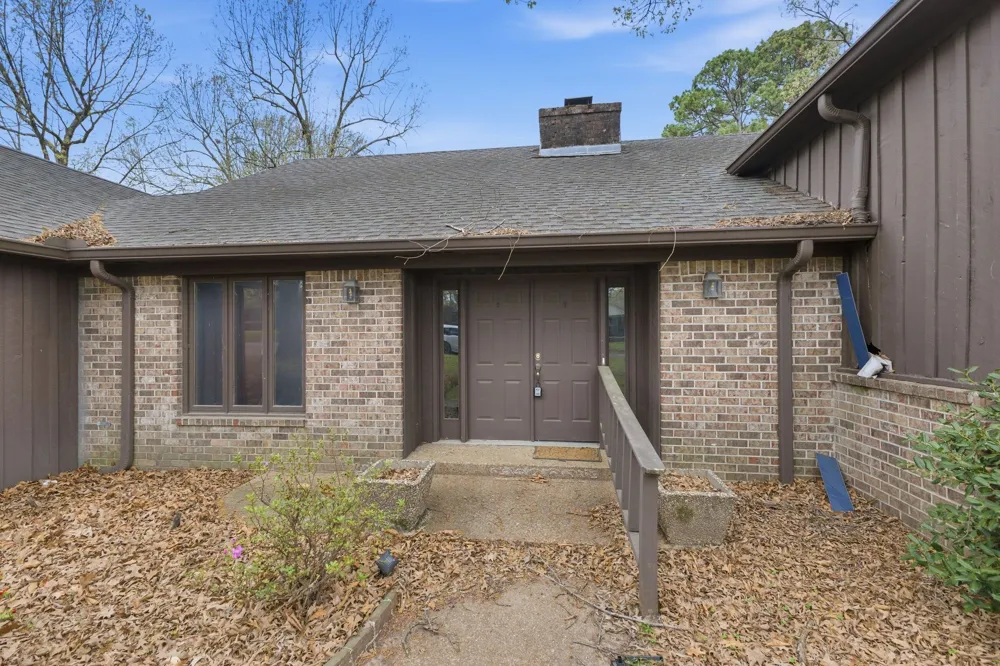 31 Colonial Cv Jackson, TN 38305
