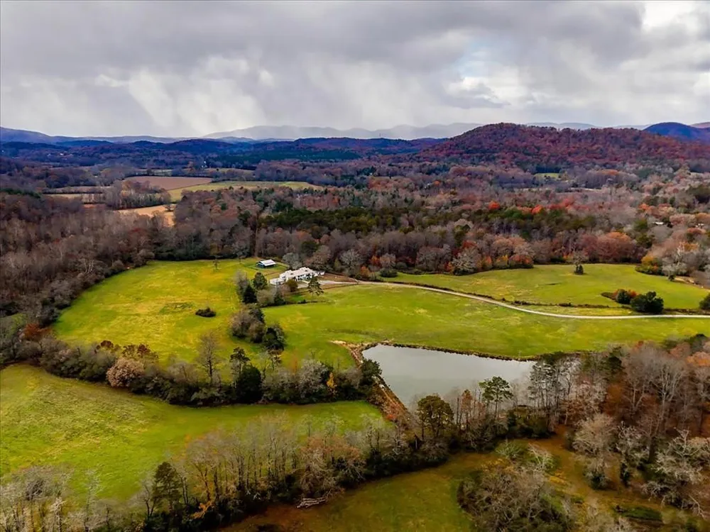 3274 HWY 255 N Sautee Nacoochee, GA 30571