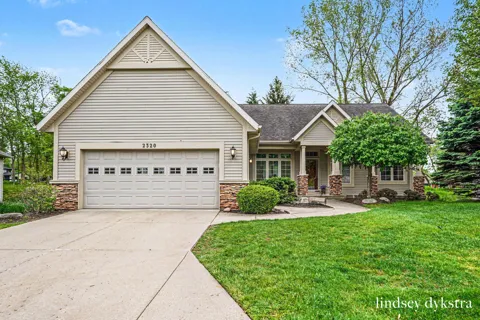 2320 Red Oak Court NW