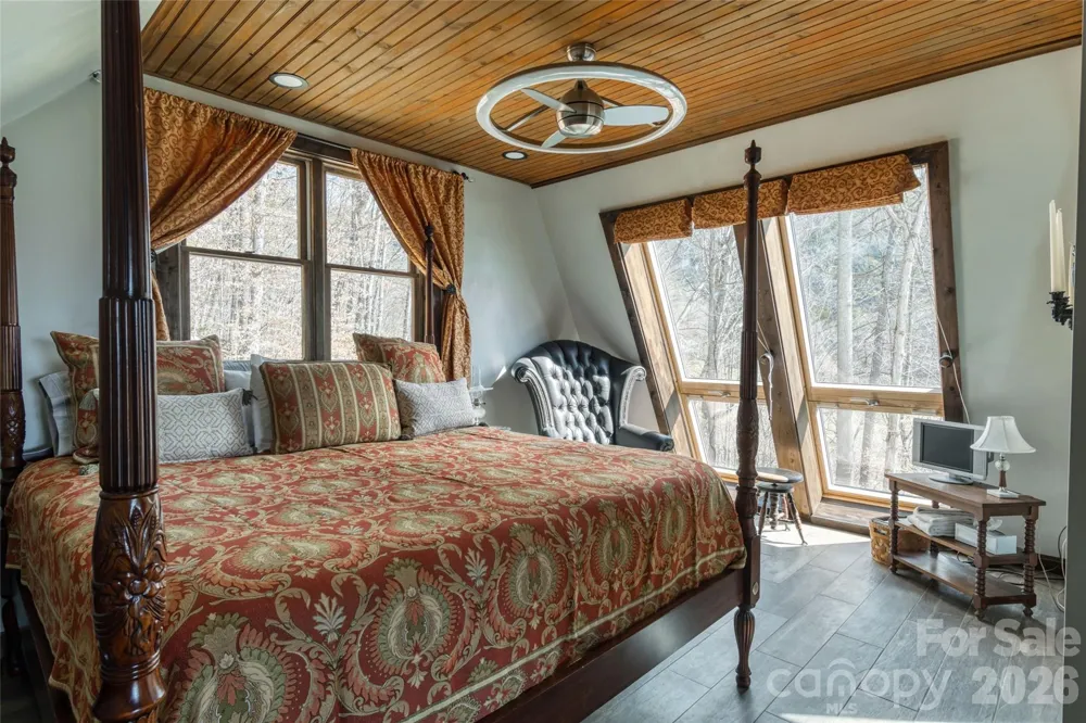 461 Ferguson Cove Loop Clyde, NC 28721