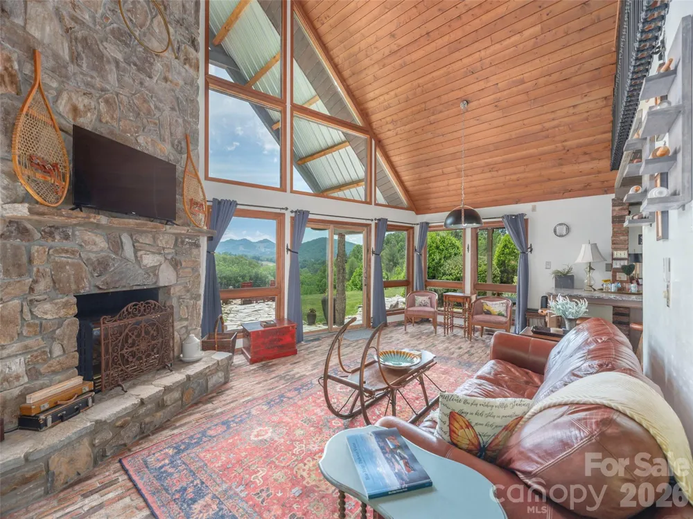 461 Ferguson Cove Loop Clyde, NC 28721
