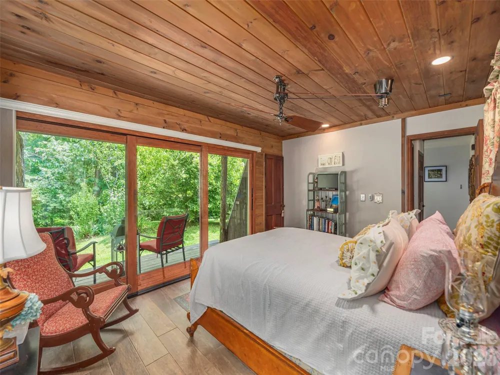 461 Ferguson Cove Loop Clyde, NC 28721