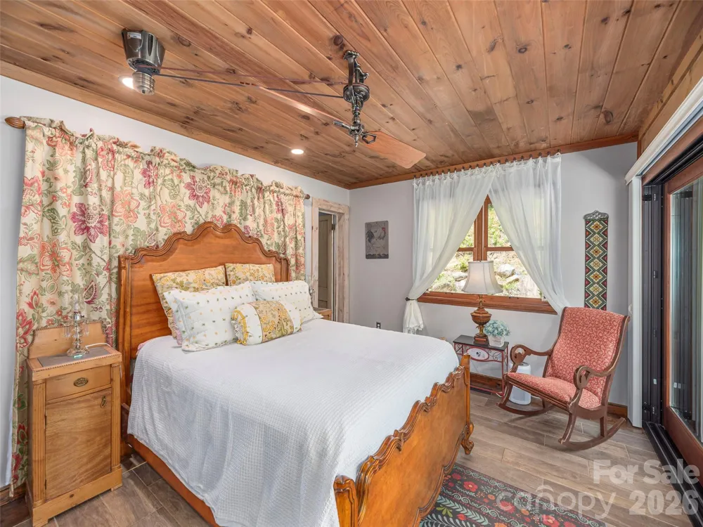 461 Ferguson Cove Loop Clyde, NC 28721