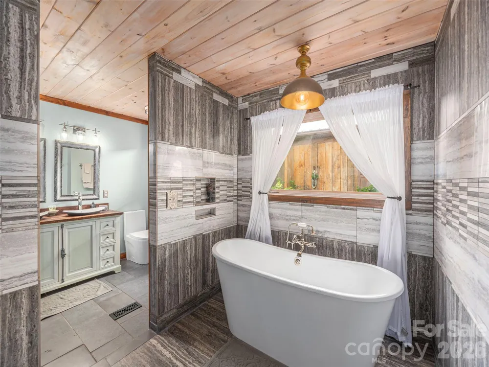 461 Ferguson Cove Loop Clyde, NC 28721