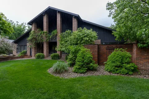 710 Summit Avenue