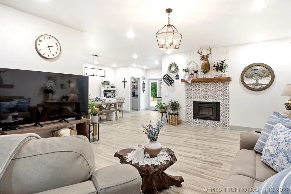 466070 E 800 Stilwell, OK 74960