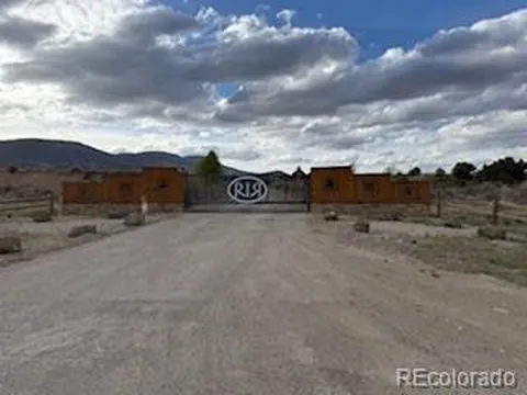 553 E Pfeiffer Loop