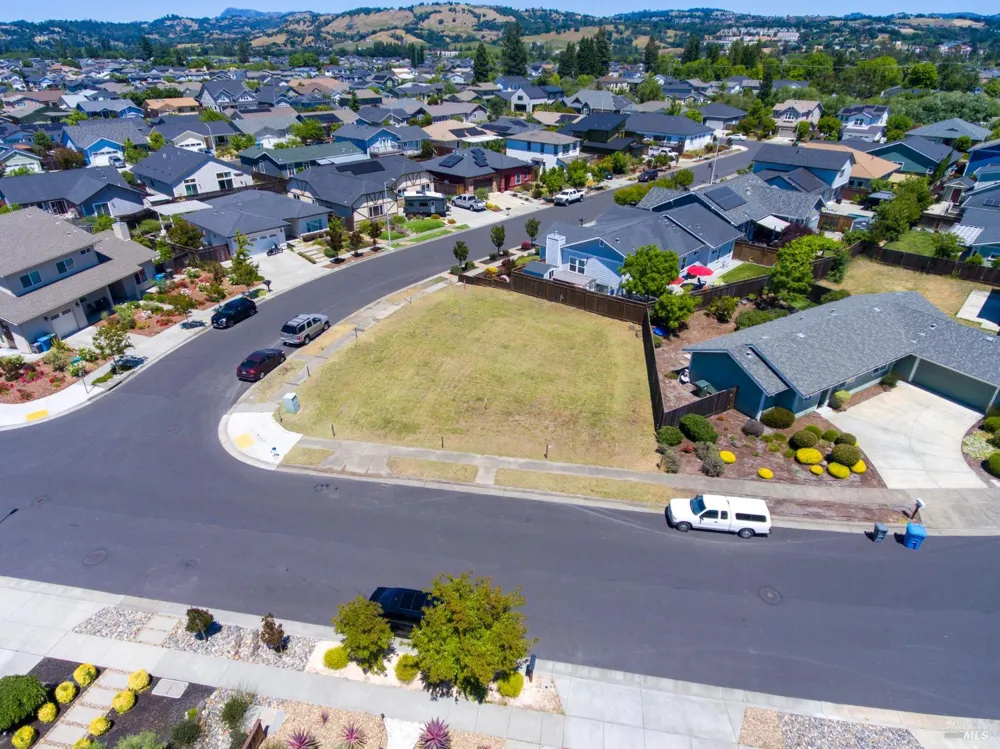 1944 San Salvador Drive Santa Rosa, CA 95403