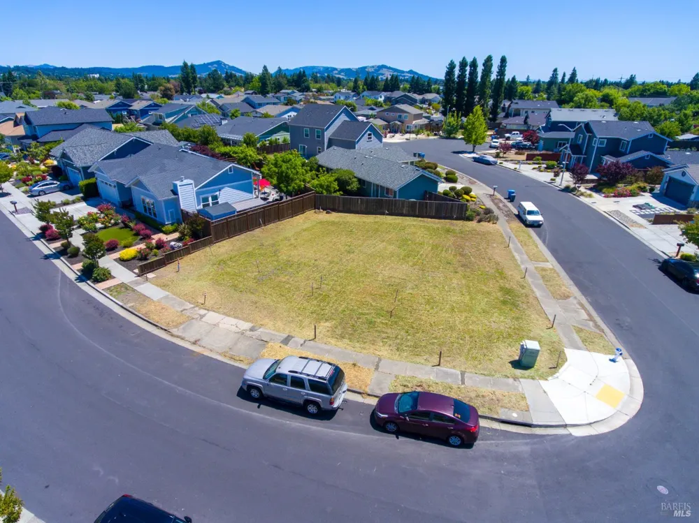 1944 San Salvador Drive Santa Rosa, CA 95403