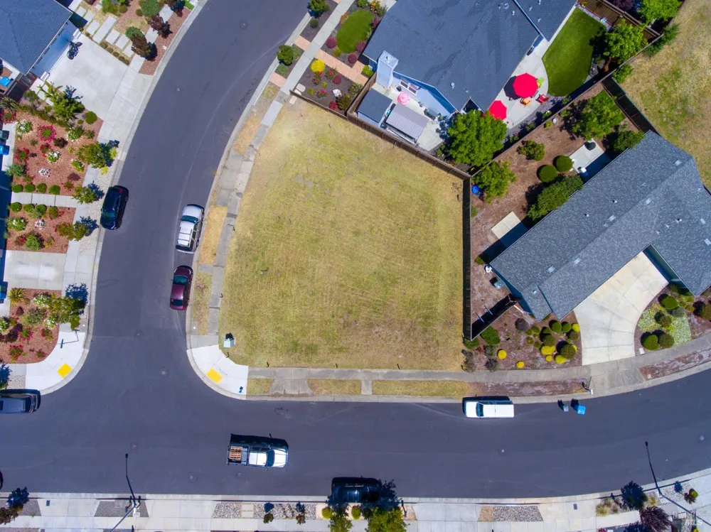 1944 San Salvador Drive Santa Rosa, CA 95403